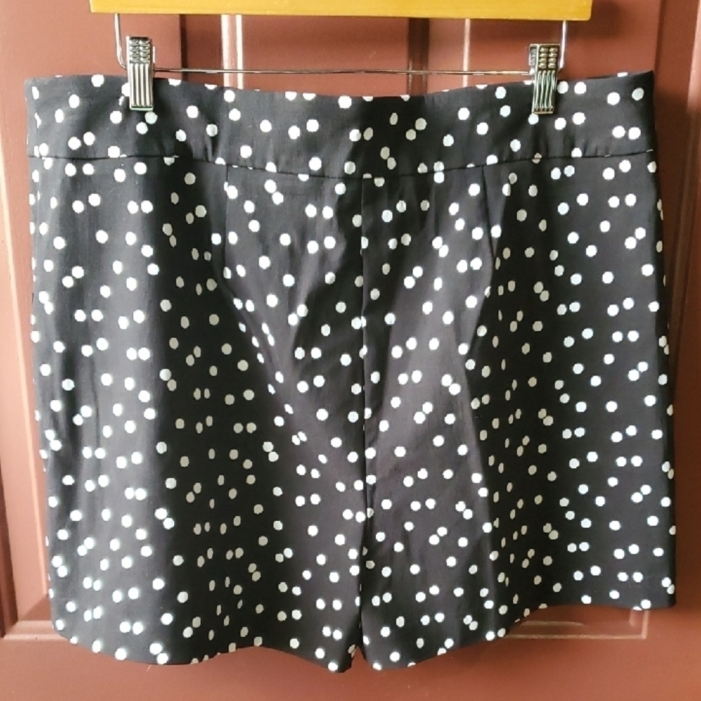 Time and Tru Millenial 4 Imch Pull On Black and White Polka Dot Shorts - Picture 5 of 6